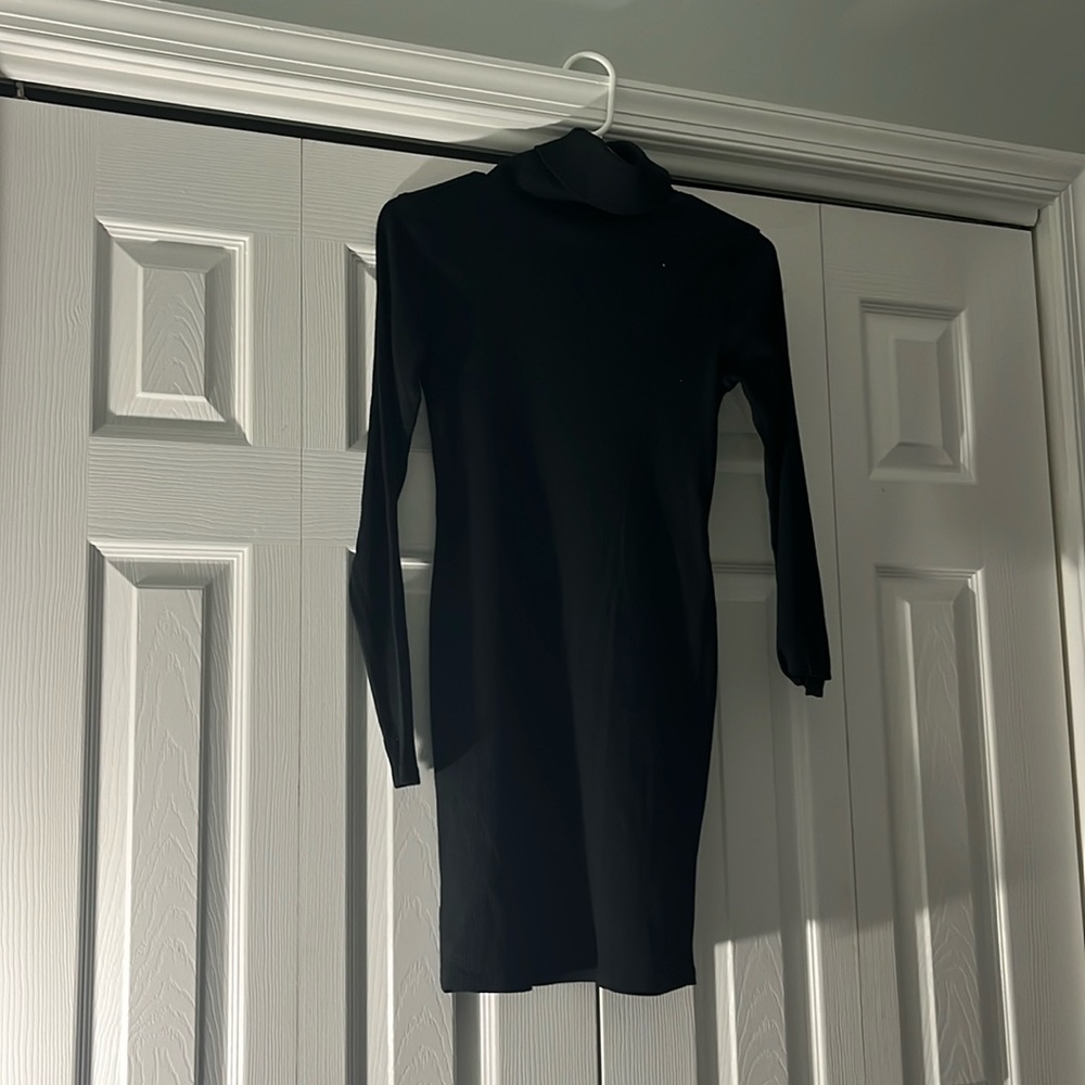 Black bodycon dress